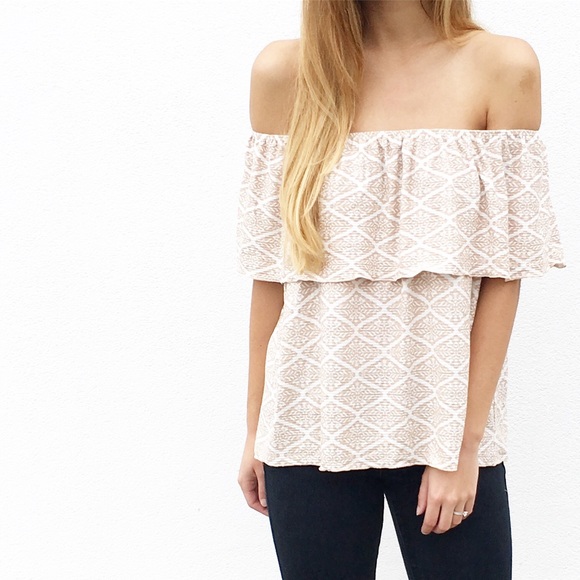 Tops - FLASH SALE • LAST ITEM  off the shoulder top