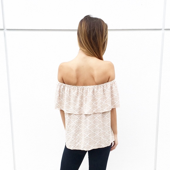 FLASH SALE • LAST ITEM off the shoulder top - Picture 3 of 4