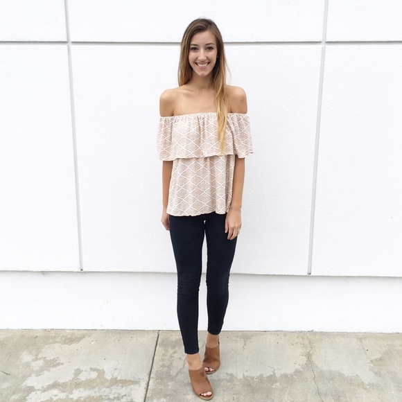 FLASH SALE • LAST ITEM off the shoulder top - Picture 4 of 4