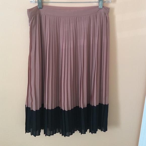 FINAL SALE // Forever 21 Pleated Color Block Skirt
