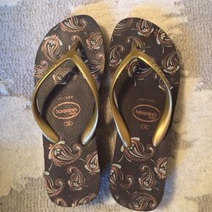 Havaianas barely worn
