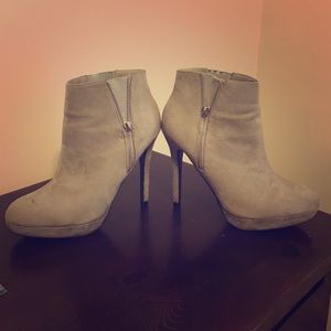 The 21 size 7/8 tan heel booties