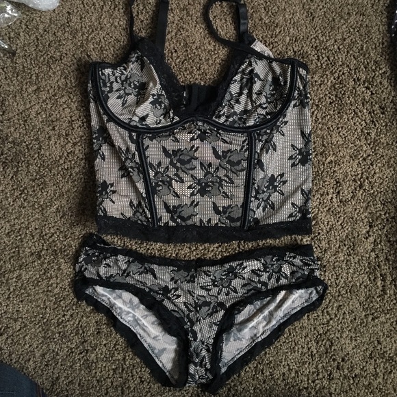 086 Seven 'til Midnight lingerie set