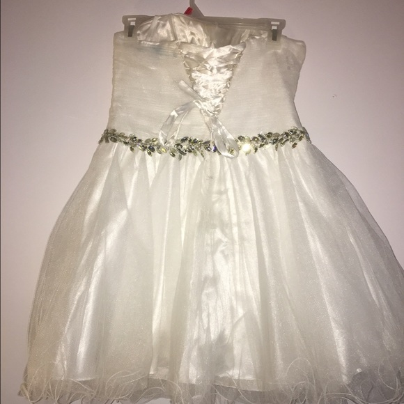 BEAUTIFUL homecoming/prom dress 😍 - Picture 2 of 3