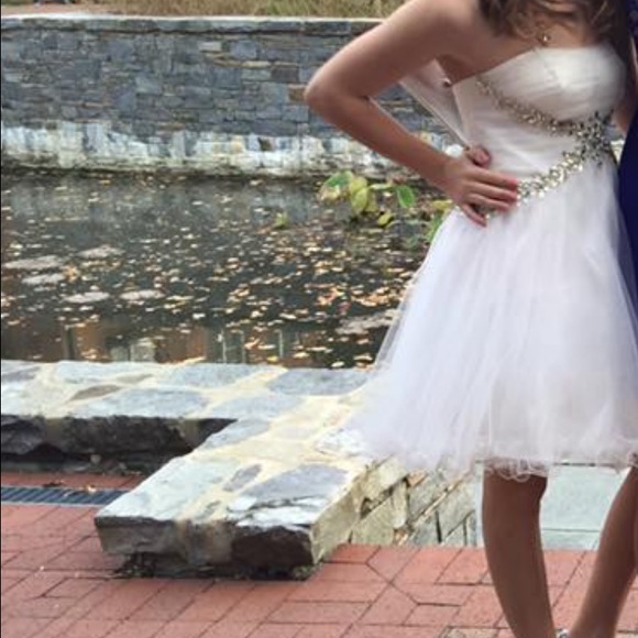 BEAUTIFUL homecoming/prom dress 😍 - Picture 3 of 3