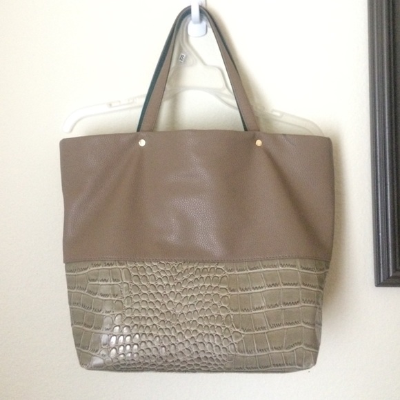 Snake print tan tote bag
