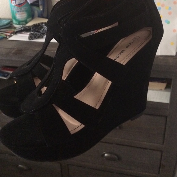 Black wedges
