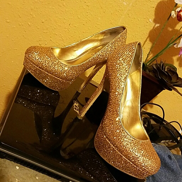 Heels - Picture 2 of 3