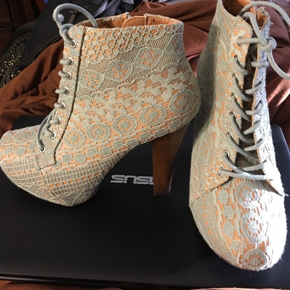 Ankle boots - Picture 1 of 3