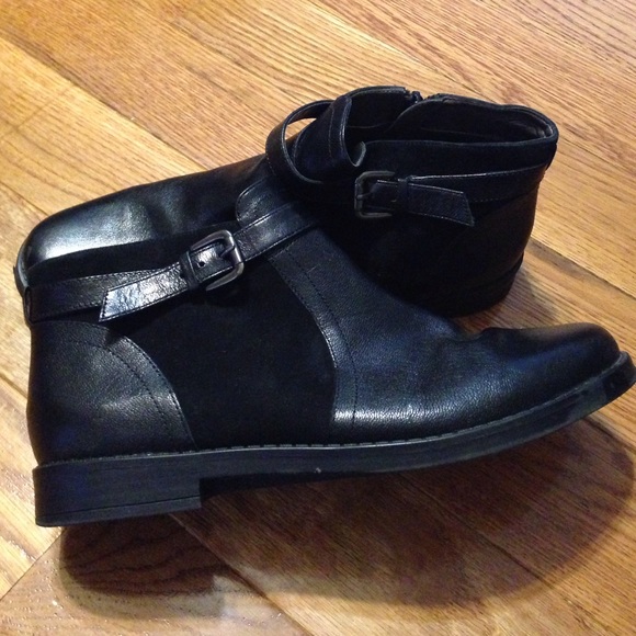 e360 Easy Spirit Black Leather Ankle Boots