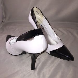 Velvet Heart black and white pumps sz 8M