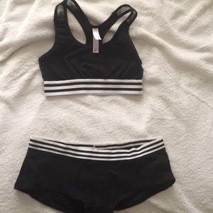 Sports bra and underwear set