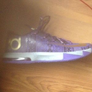 KD VI BHM size 10.5 Men