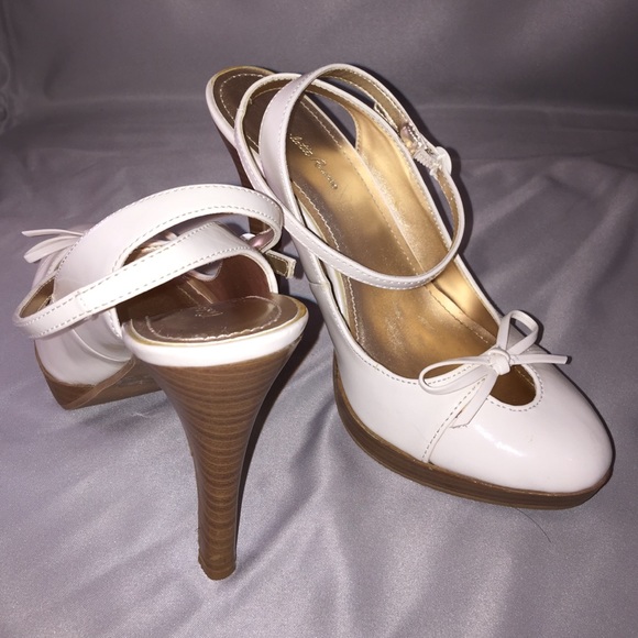 CHARLOTTE RUSSE white patent pumps in sz 7