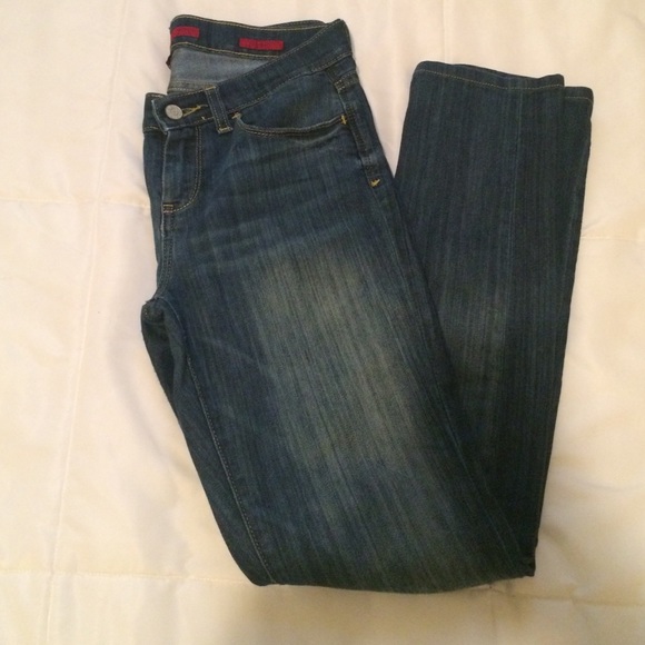 Distressed skinny jeans