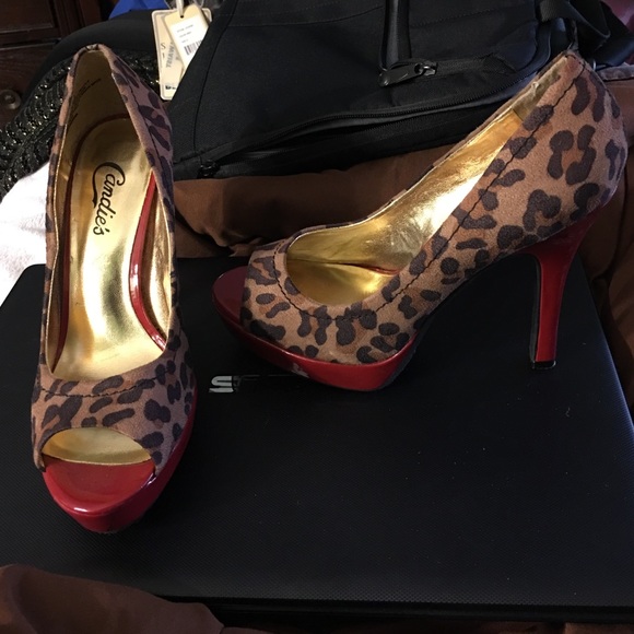 Shoes - Picture 1 of 4