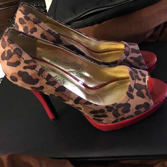 Shoes - Picture 2 of 4