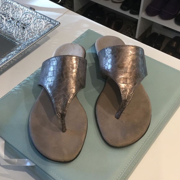 Aerosols metallic gray sandals sz 8.5