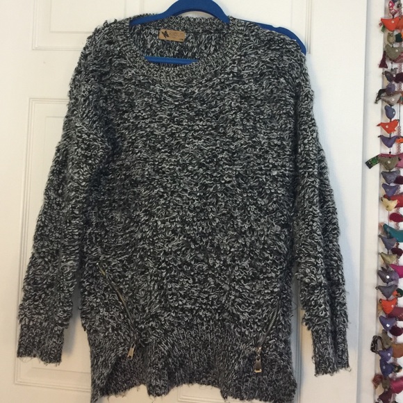 SALE 🌈💎LF fuzzy sweater w zipper