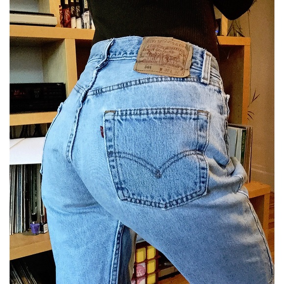 🚫SOLD🚫🎄Vintage 501 Light Wash Levi's 28🎄 - Picture 2 of 3