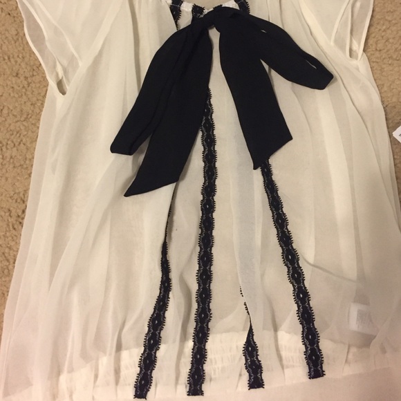 Forever 21 Woven Top - Picture 2 of 4