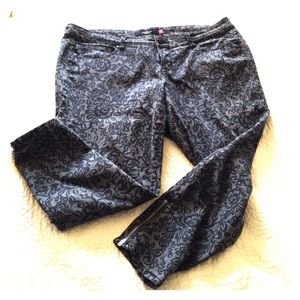 Ankle length skinny jeans