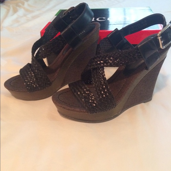 Bucco Shoes - ❤NWT Bucco Espadrille Wedges