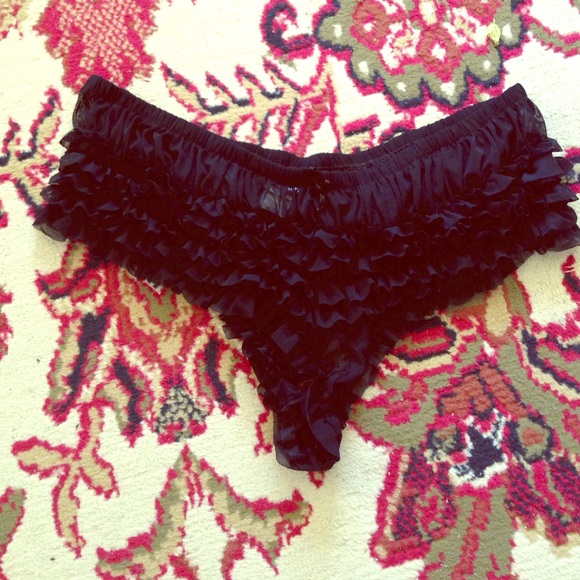 Ruffled panties