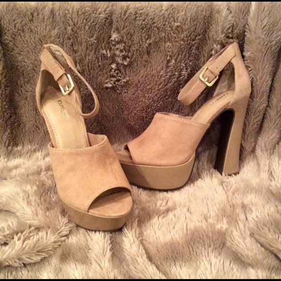 $106 Nude EXPRESS 5" Heels - New In Box - Size 6 - Picture 1 of 3