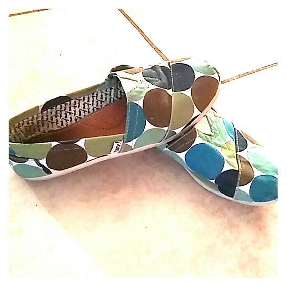 Polka dot Toms