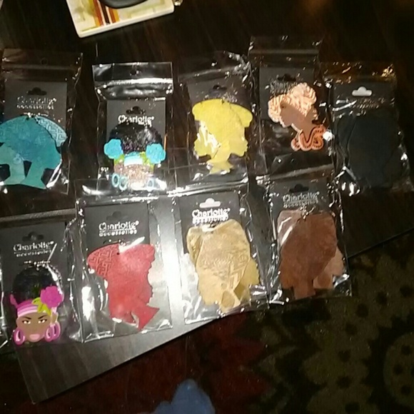 Wooden Afrocentric Earrings - Picture 2 of 3