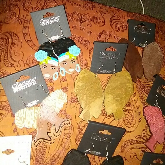 Wooden Afrocentric Earrings - Picture 3 of 3