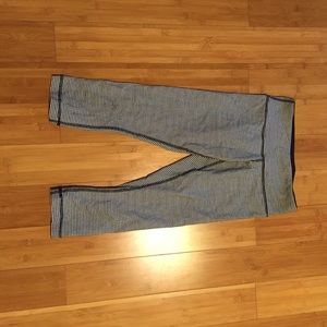 Lululemon gingham capri leggings