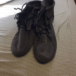 Minnetonka Tramper Boots