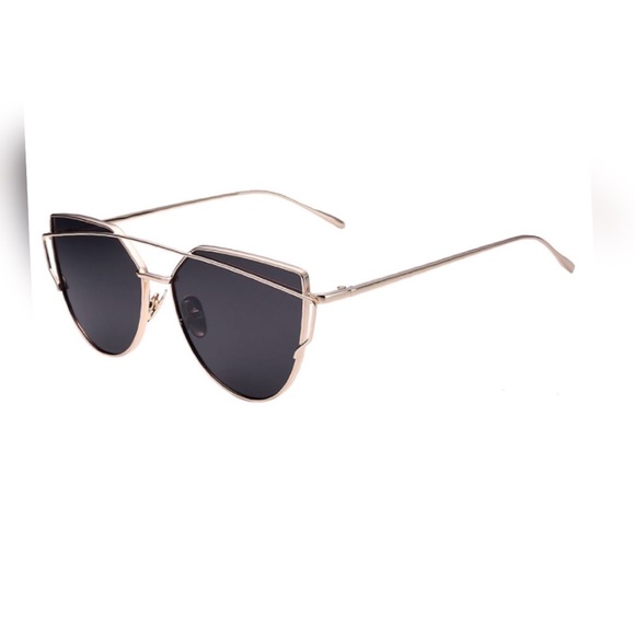 🚩LAST PAIR🚩Black mirrored Aviator sunglasses - Picture 2 of 3