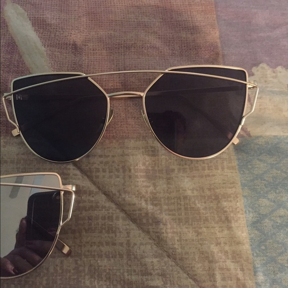 🚩LAST PAIR🚩Black mirrored Aviator sunglasses - Picture 3 of 3
