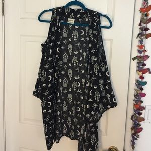 SALE ‼️LF Dream state cut out kimono yin yang