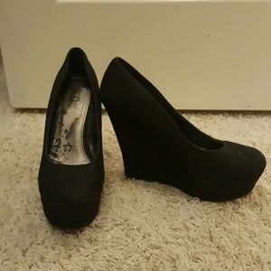 Cute black wedges!