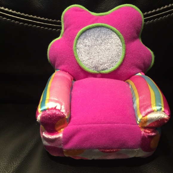 GROOVY GIRLS PLUSH ARM CHAIR - Picture 1 of 4