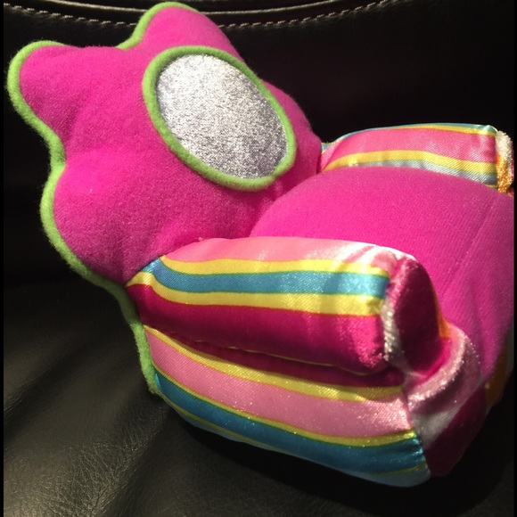 GROOVY GIRLS PLUSH ARM CHAIR - Picture 4 of 4