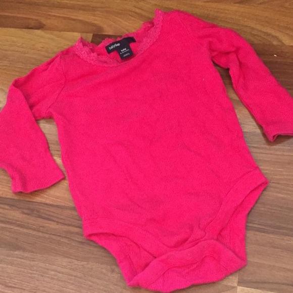 Baby gap long sleeve shirt size 6 to 12 months.