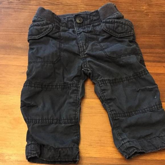 Baby gap size 6-12M. Navy blue cargo pants with lining underneath.