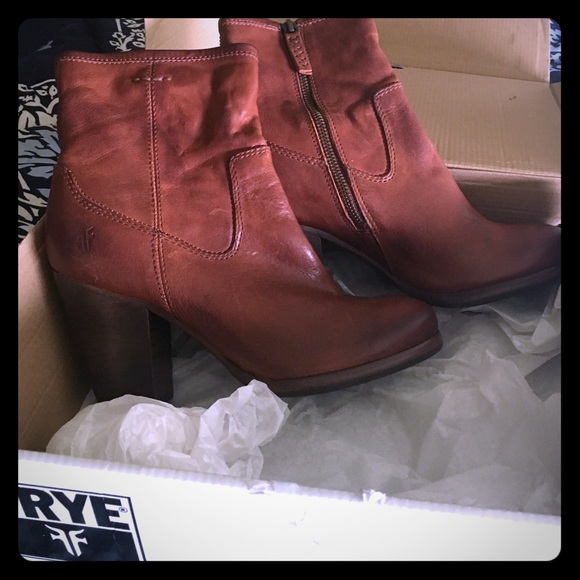 Frye Patty Artisan Zip - Whiskey