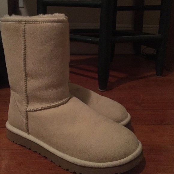 Cream uggs- almost new