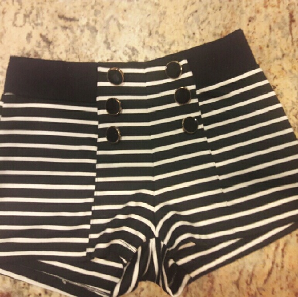 Fitted shorts