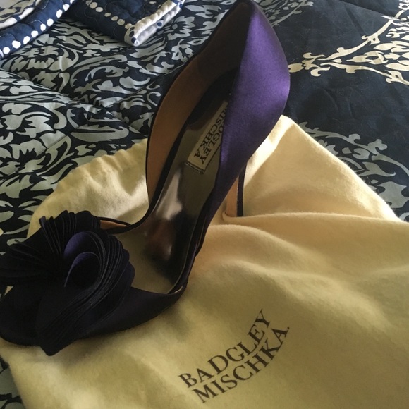 Baffled Mischka Pumps