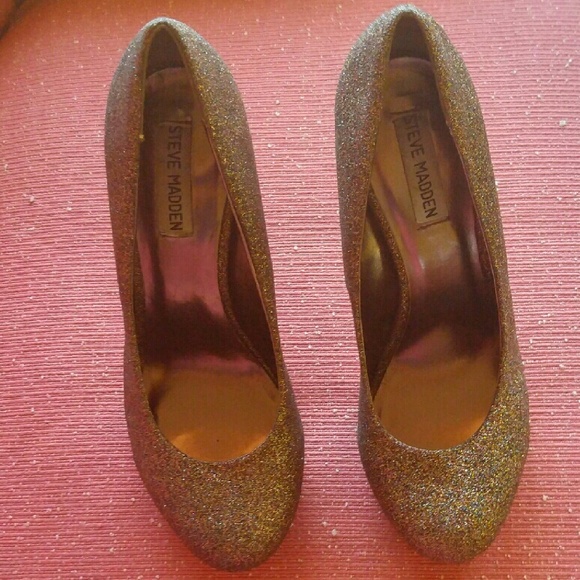 STEVE. MADDEN ( GREAT BUY FOR THE HOLIDAYS) - Picture 1 of 2