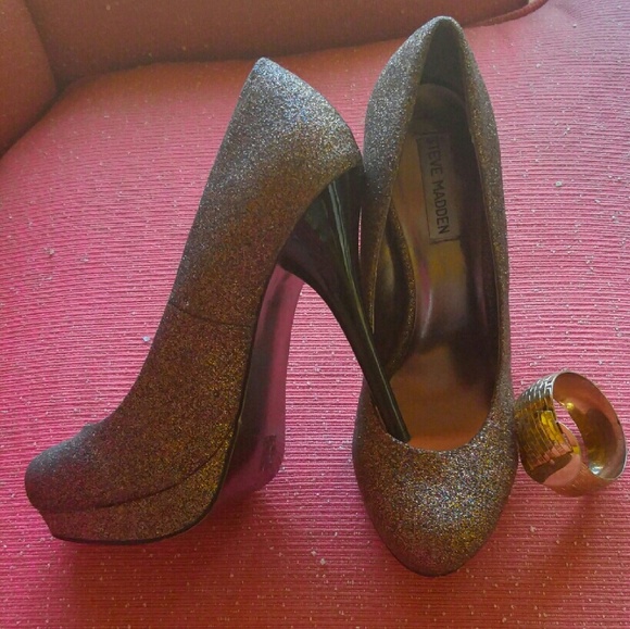 STEVE. MADDEN ( GREAT BUY FOR THE HOLIDAYS) - Picture 2 of 2