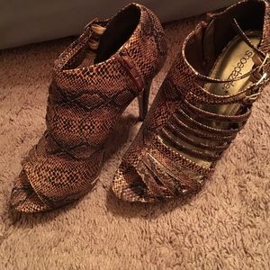 Bronze strappy bootie
