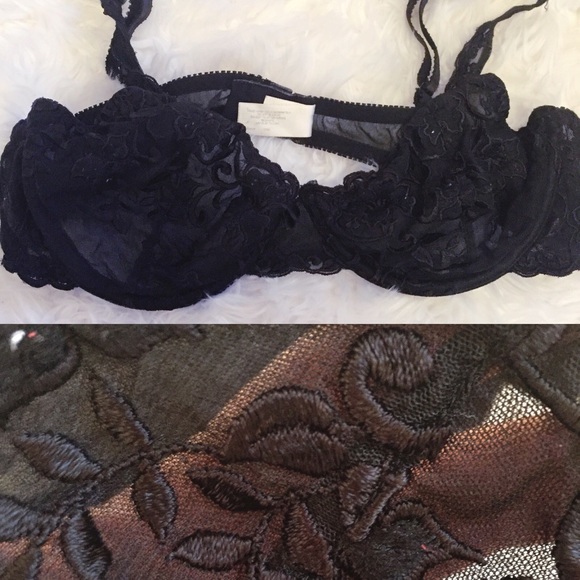 Beautiful vintage Victoria's Secret bra panty set